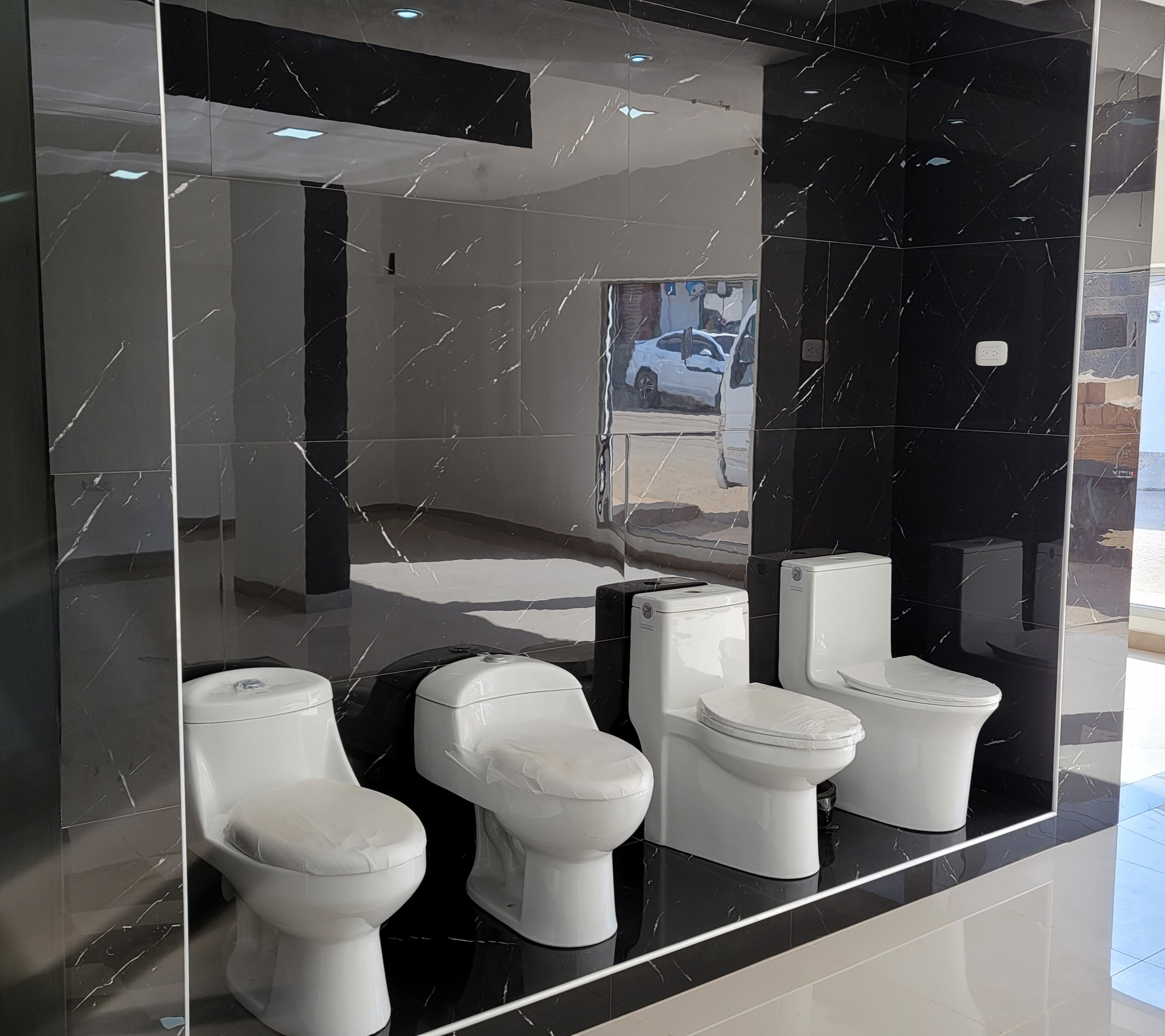 Azulejos Cerámicos, Accesorios Baño, Pisos Porcelánicos, Grifería, Adhesivos para Azulejos, Jacuzzis de Lujo, Sanitarios, Sistemas de Ducha, Renovación Hogar, Diseño Baño
